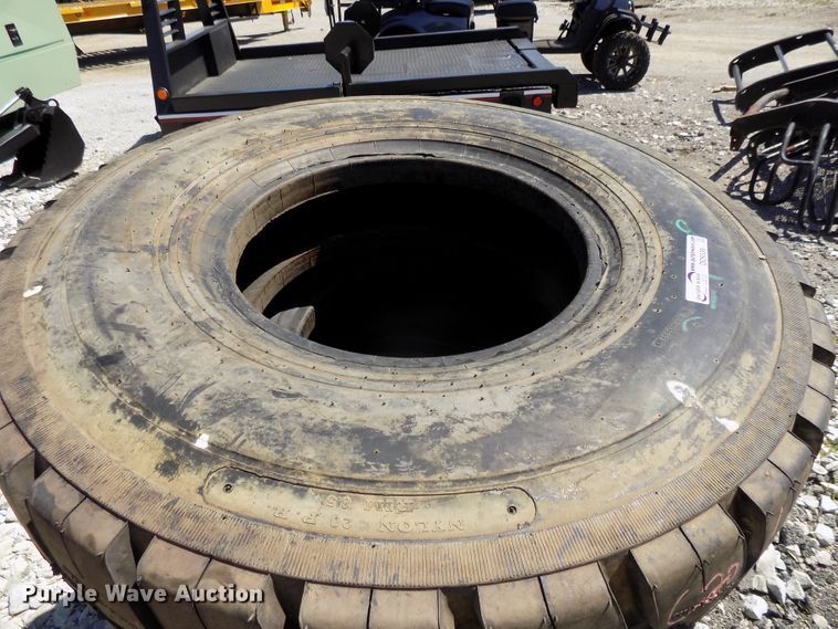 image for item DO9339 (4) 12.00x20 tires