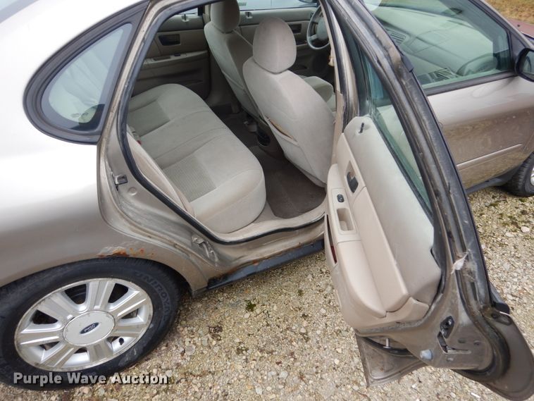 image for item DW9634 2005 Ford Taurus