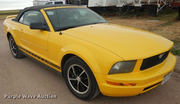 image for item FA9364 2006 Ford Mustang  convertible