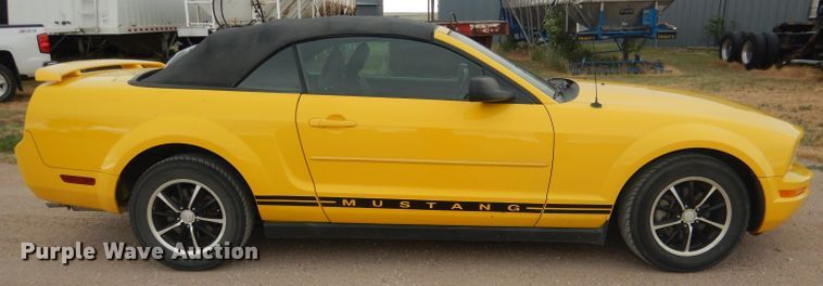 image for item FA9364 2006 Ford Mustang  convertible
