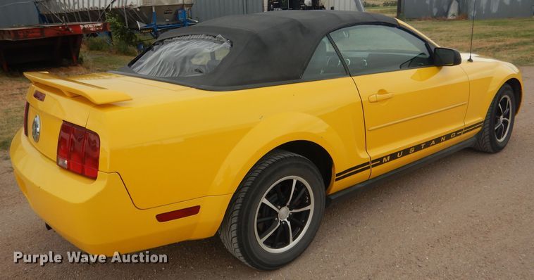 image for item FA9364 2006 Ford Mustang  convertible