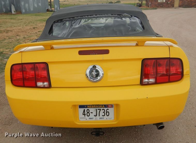 image for item FA9364 2006 Ford Mustang  convertible