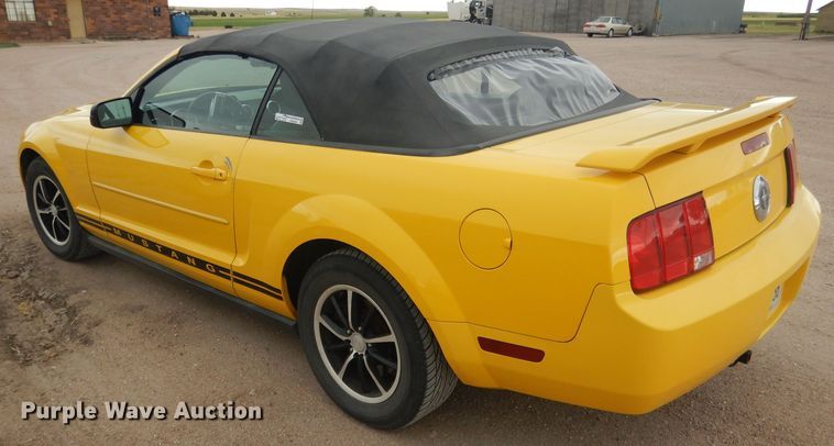 image for item FA9364 2006 Ford Mustang  convertible