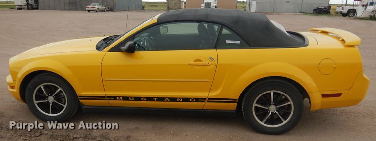 image for item FA9364 2006 Ford Mustang  convertible