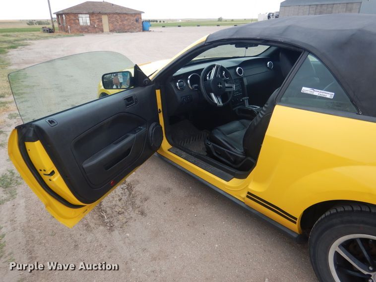 image for item FA9364 2006 Ford Mustang  convertible