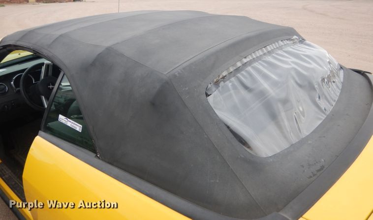 image for item FA9364 2006 Ford Mustang  convertible