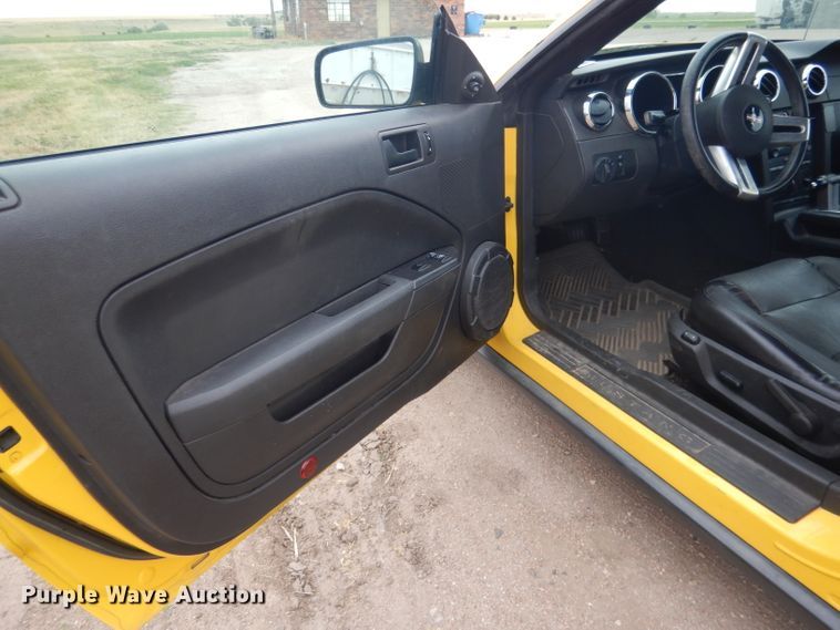 image for item FA9364 2006 Ford Mustang  convertible