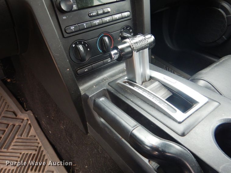 image for item FA9364 2006 Ford Mustang  convertible