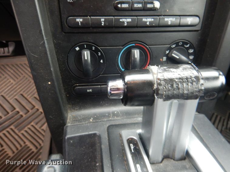 image for item FA9364 2006 Ford Mustang  convertible