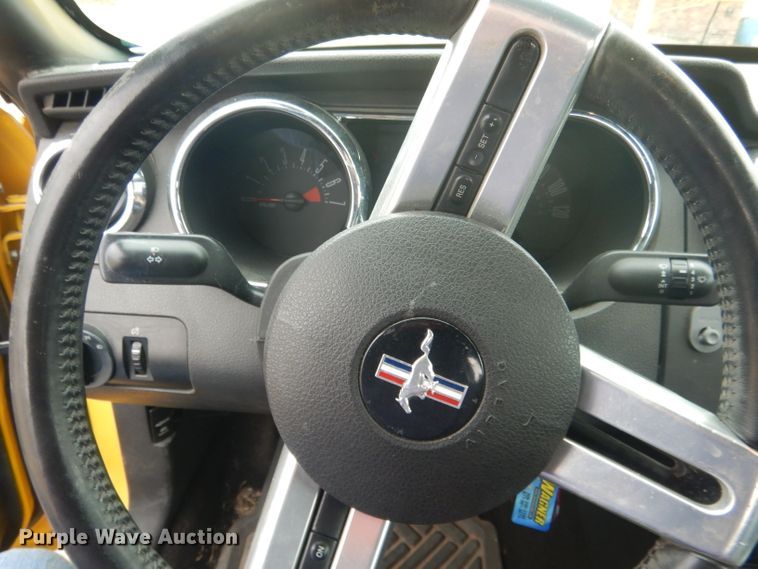 image for item FA9364 2006 Ford Mustang  convertible