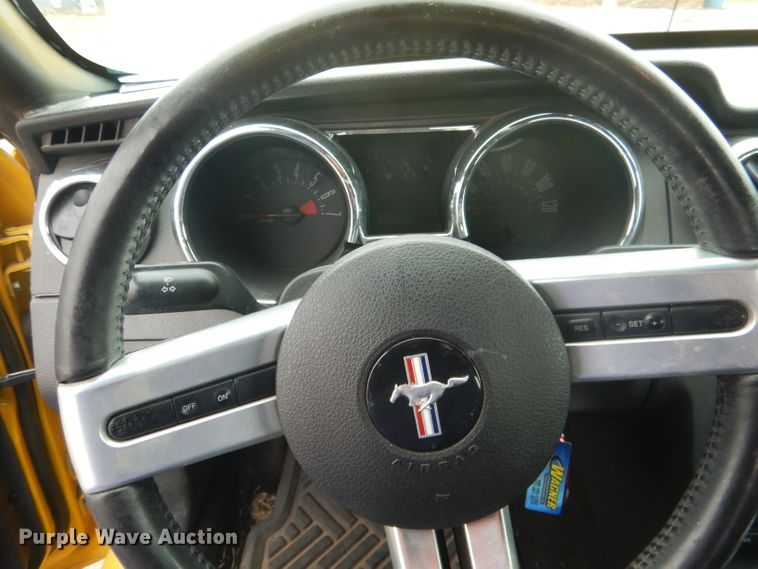 image for item FA9364 2006 Ford Mustang  convertible