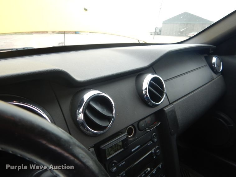 image for item FA9364 2006 Ford Mustang  convertible