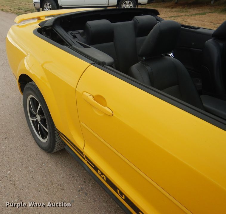 image for item FA9364 2006 Ford Mustang  convertible