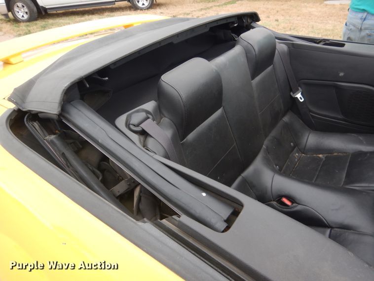 image for item FA9364 2006 Ford Mustang  convertible