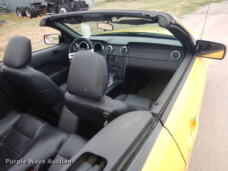 image for item FA9364 2006 Ford Mustang  convertible
