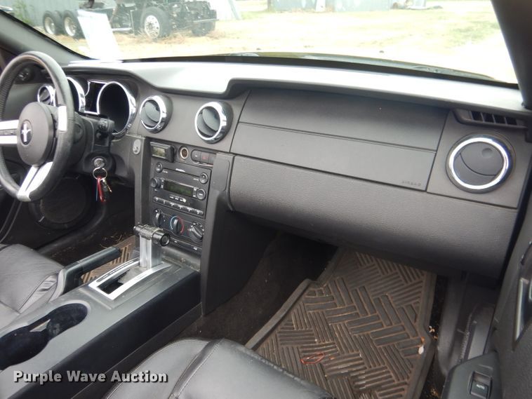 image for item FA9364 2006 Ford Mustang  convertible