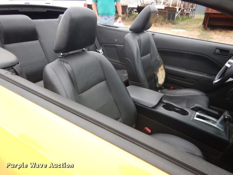 image for item FA9364 2006 Ford Mustang  convertible