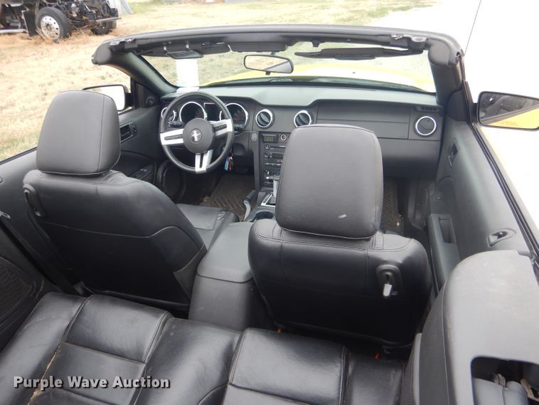 image for item FA9364 2006 Ford Mustang  convertible