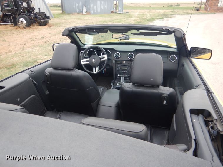 image for item FA9364 2006 Ford Mustang  convertible
