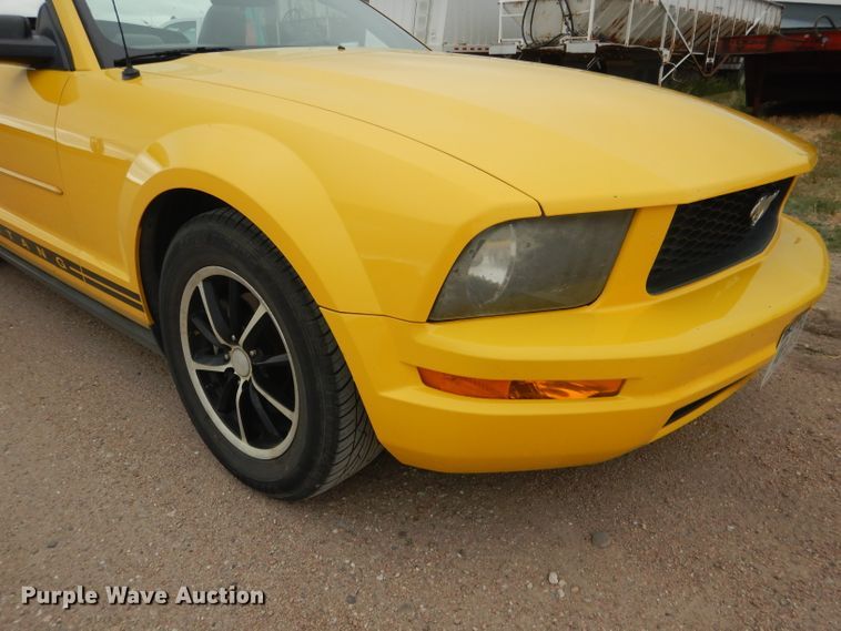 image for item FA9364 2006 Ford Mustang  convertible