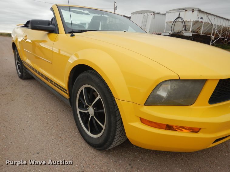 image for item FA9364 2006 Ford Mustang  convertible