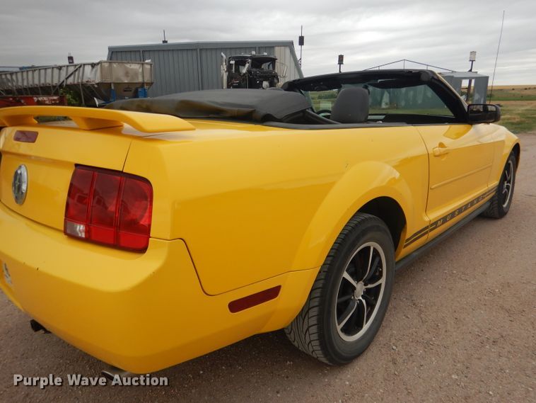 image for item FA9364 2006 Ford Mustang  convertible