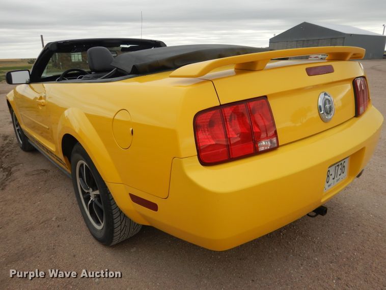 image for item FA9364 2006 Ford Mustang  convertible