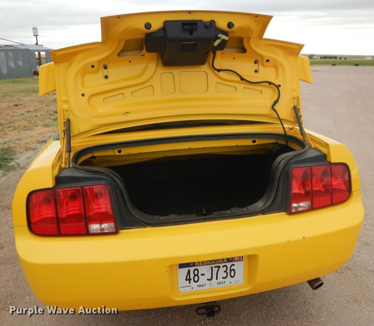 image for item FA9364 2006 Ford Mustang  convertible