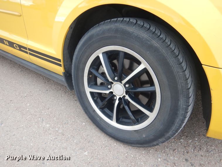 image for item FA9364 2006 Ford Mustang  convertible