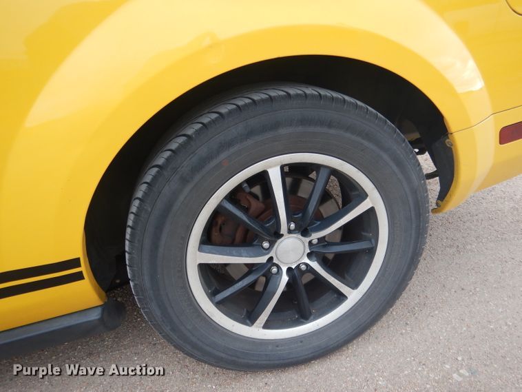 image for item FA9364 2006 Ford Mustang  convertible