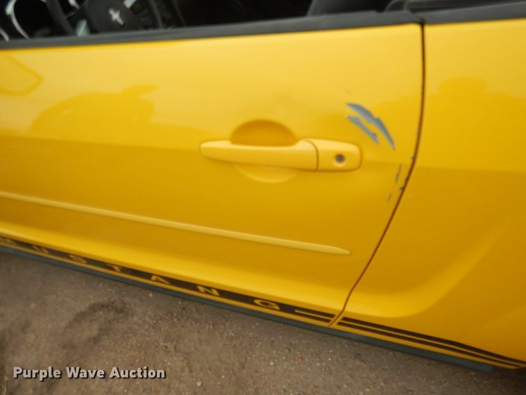 image for item FA9364 2006 Ford Mustang  convertible