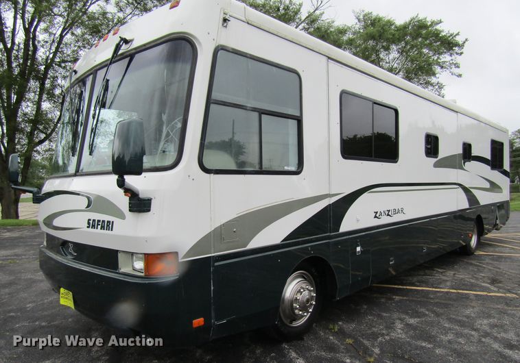 image for item FD9476 2000 Magnum Zanzibar Safari  rv