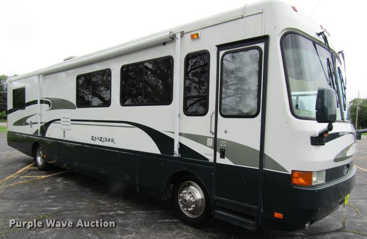 image for item FD9476 2000 Magnum Zanzibar Safari  rv