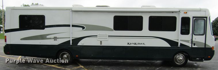 image for item FD9476 2000 Magnum Zanzibar Safari  rv