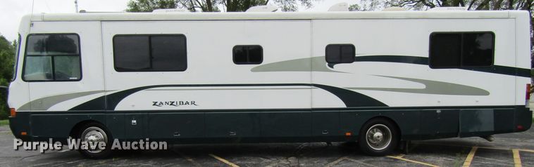 image for item FD9476 2000 Magnum Zanzibar Safari  rv