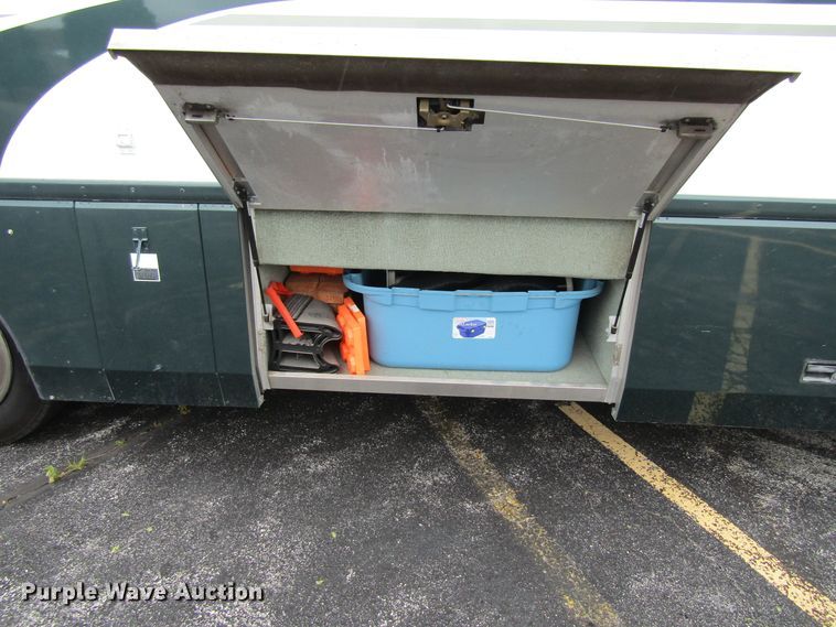 image for item FD9476 2000 Magnum Zanzibar Safari  rv