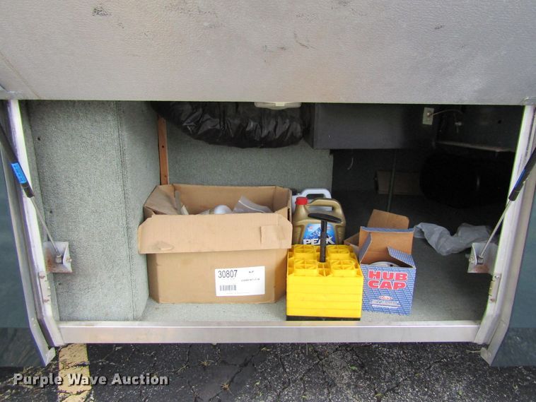 image for item FD9476 2000 Magnum Zanzibar Safari  rv