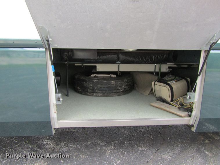 image for item FD9476 2000 Magnum Zanzibar Safari  rv