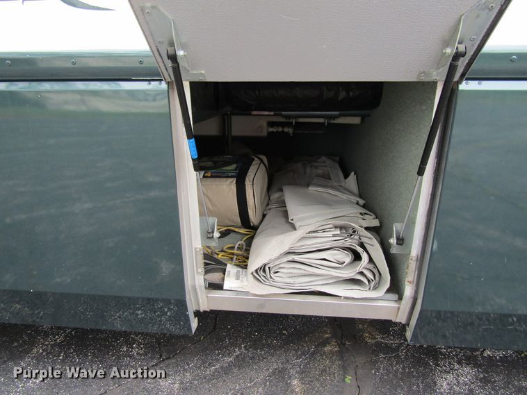 image for item FD9476 2000 Magnum Zanzibar Safari  rv