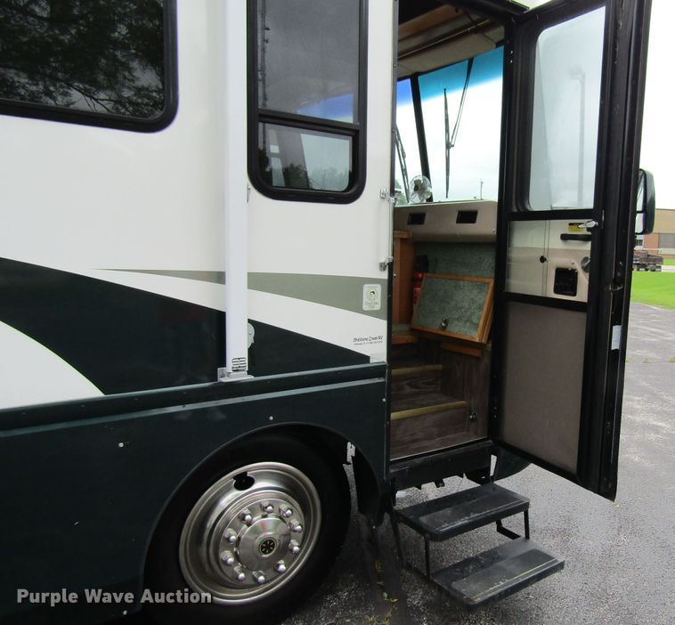 image for item FD9476 2000 Magnum Zanzibar Safari  rv