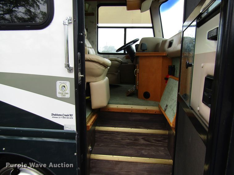 image for item FD9476 2000 Magnum Zanzibar Safari  rv