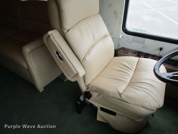 image for item FD9476 2000 Magnum Zanzibar Safari  rv