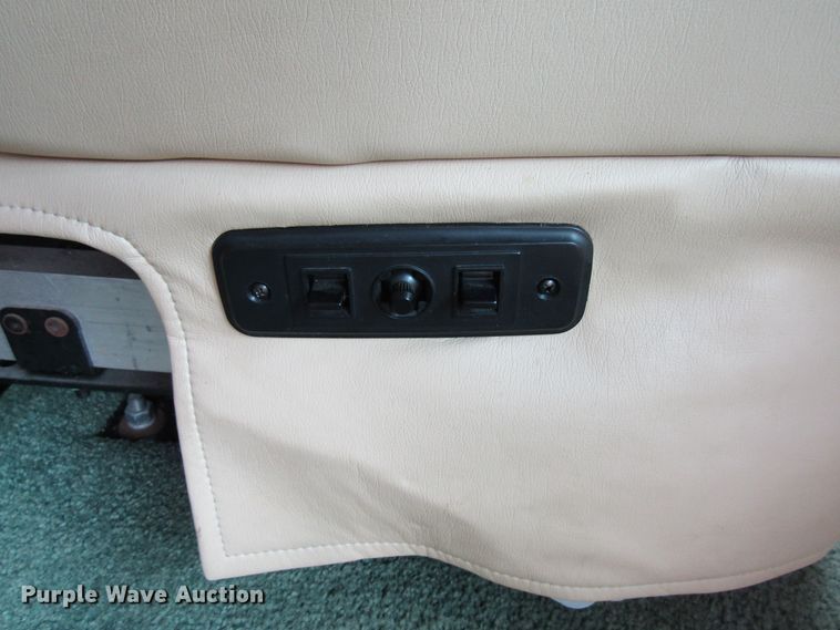 image for item FD9476 2000 Magnum Zanzibar Safari  rv