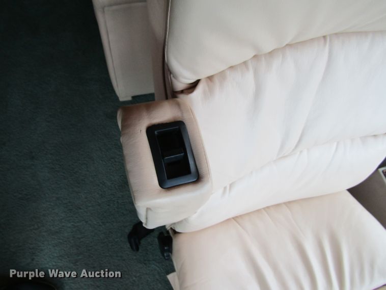 image for item FD9476 2000 Magnum Zanzibar Safari  rv