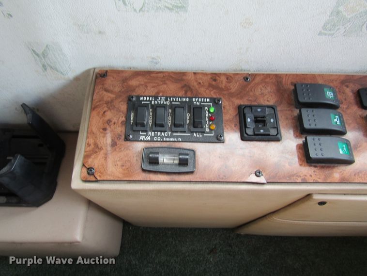 image for item FD9476 2000 Magnum Zanzibar Safari  rv