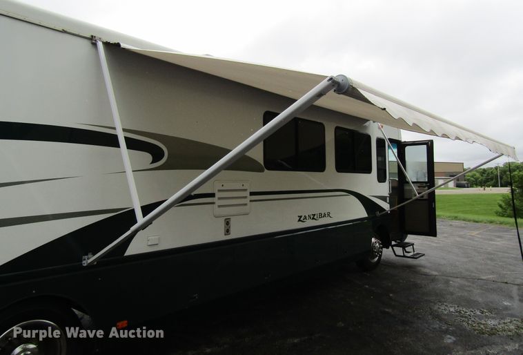 image for item FD9476 2000 Magnum Zanzibar Safari  rv