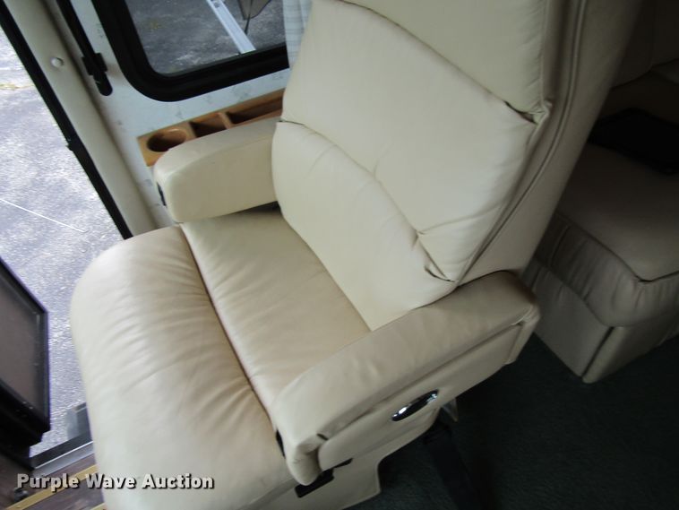 image for item FD9476 2000 Magnum Zanzibar Safari  rv