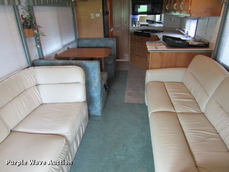 image for item FD9476 2000 Magnum Zanzibar Safari  rv