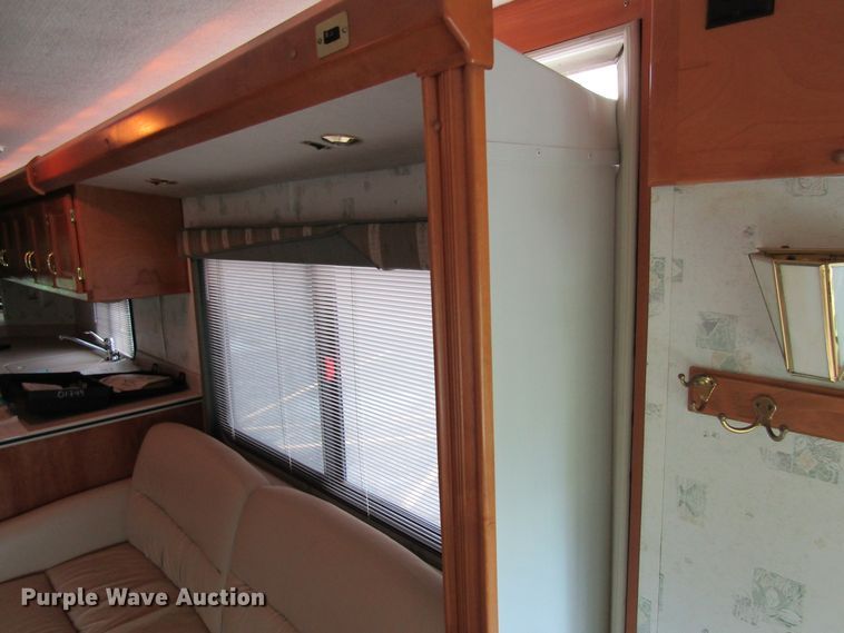 image for item FD9476 2000 Magnum Zanzibar Safari  rv