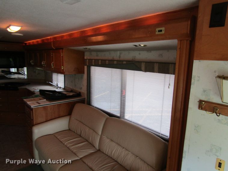 image for item FD9476 2000 Magnum Zanzibar Safari  rv